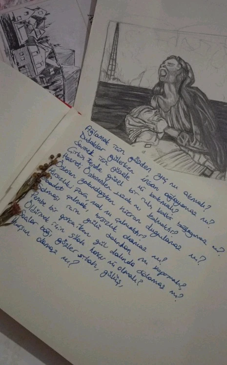 Meri tarafından yüklenen GIF