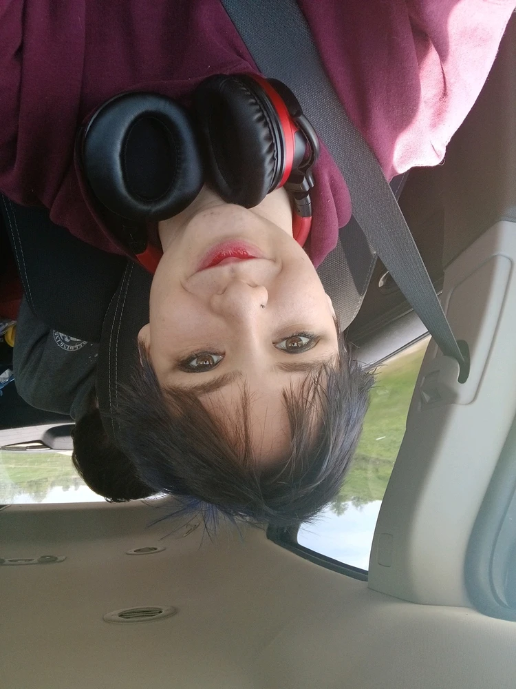 I-upload ni Adison ang larawan