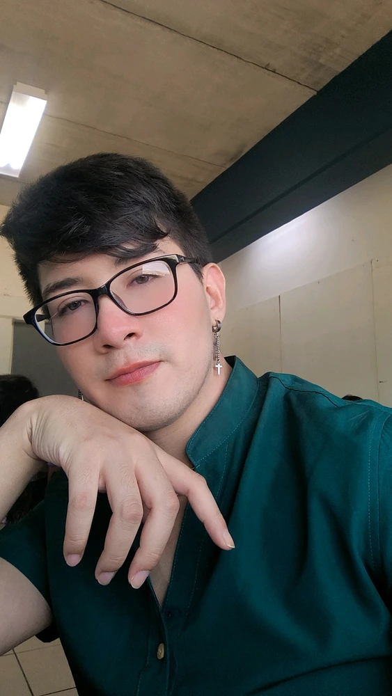 I-upload ni Aaron ang larawan