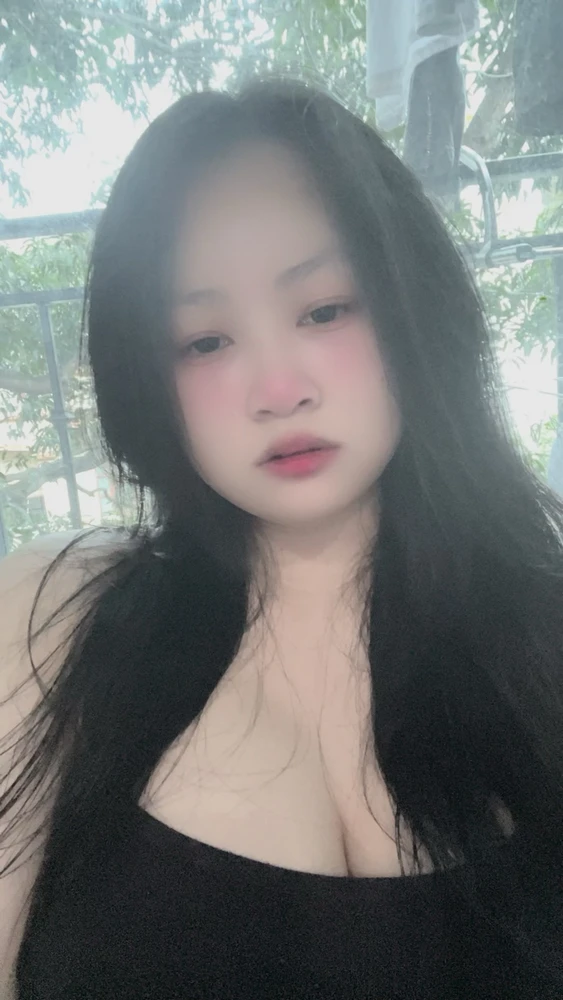 GIF được Hồng tải lên