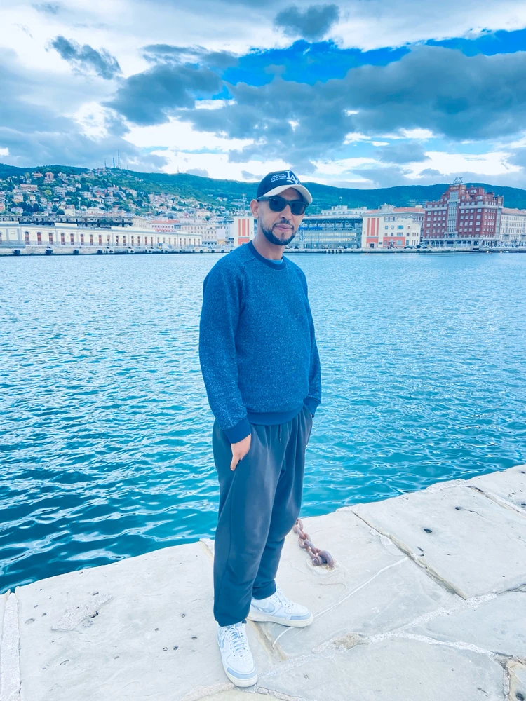 GIF uploaded by abdo