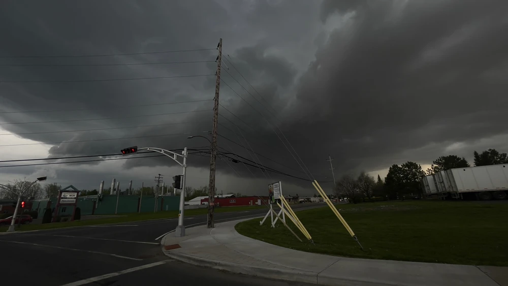 5 mins before the storm