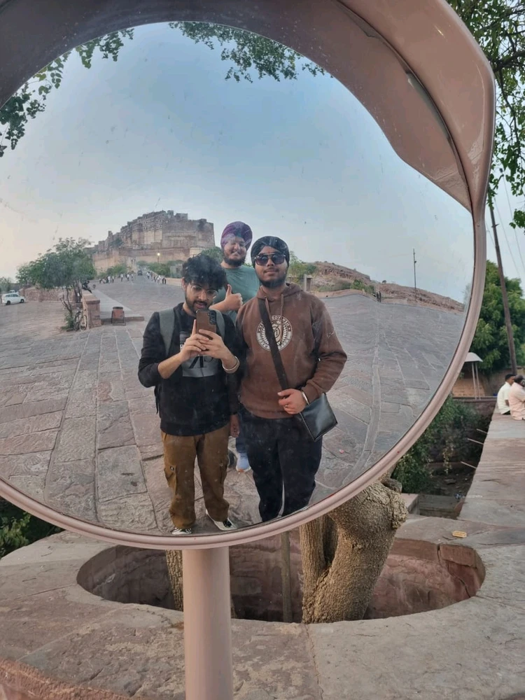 Gambar diunggah dening Bhavishya Singla