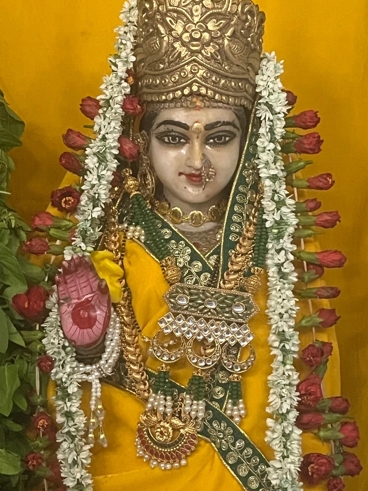Apara ekadashi ke din jo koi bhi Radha naam comment karega use Radha ji ke taraf se poorn kaavach prapti hogi 