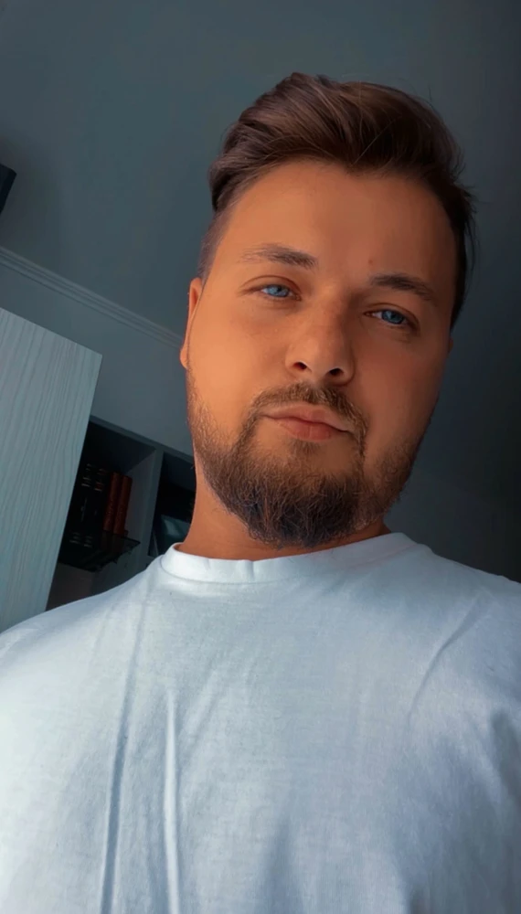 GIF încărcat de Leonardo