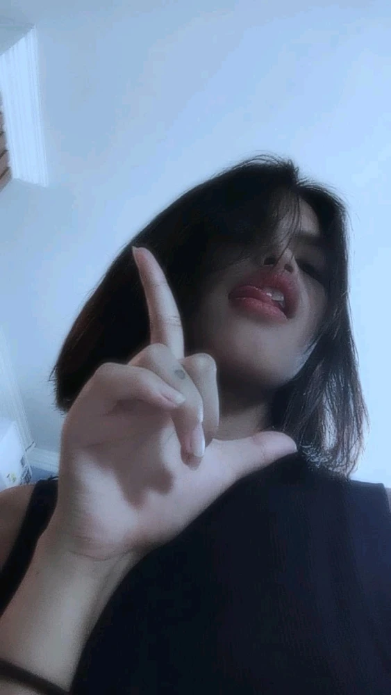 GIF uploaded by Jhannakiyah