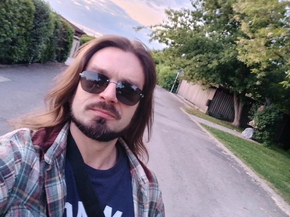 GIF-ი ატვირთა ROMA-მ