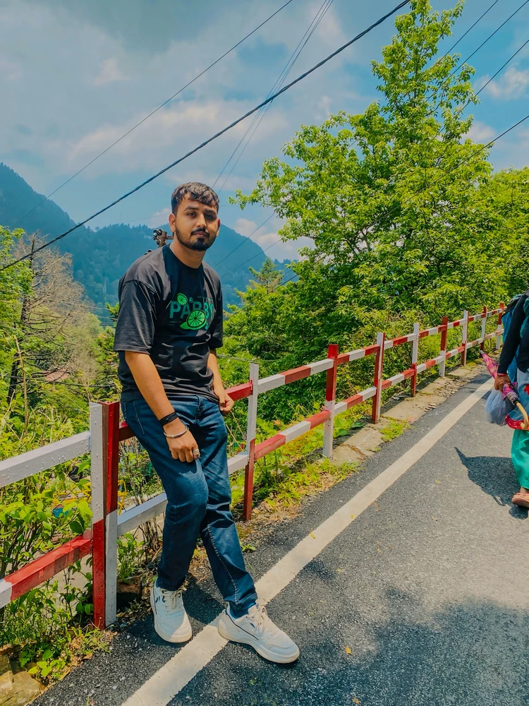 Vishu द्वारा अपलोड किया गया GIF