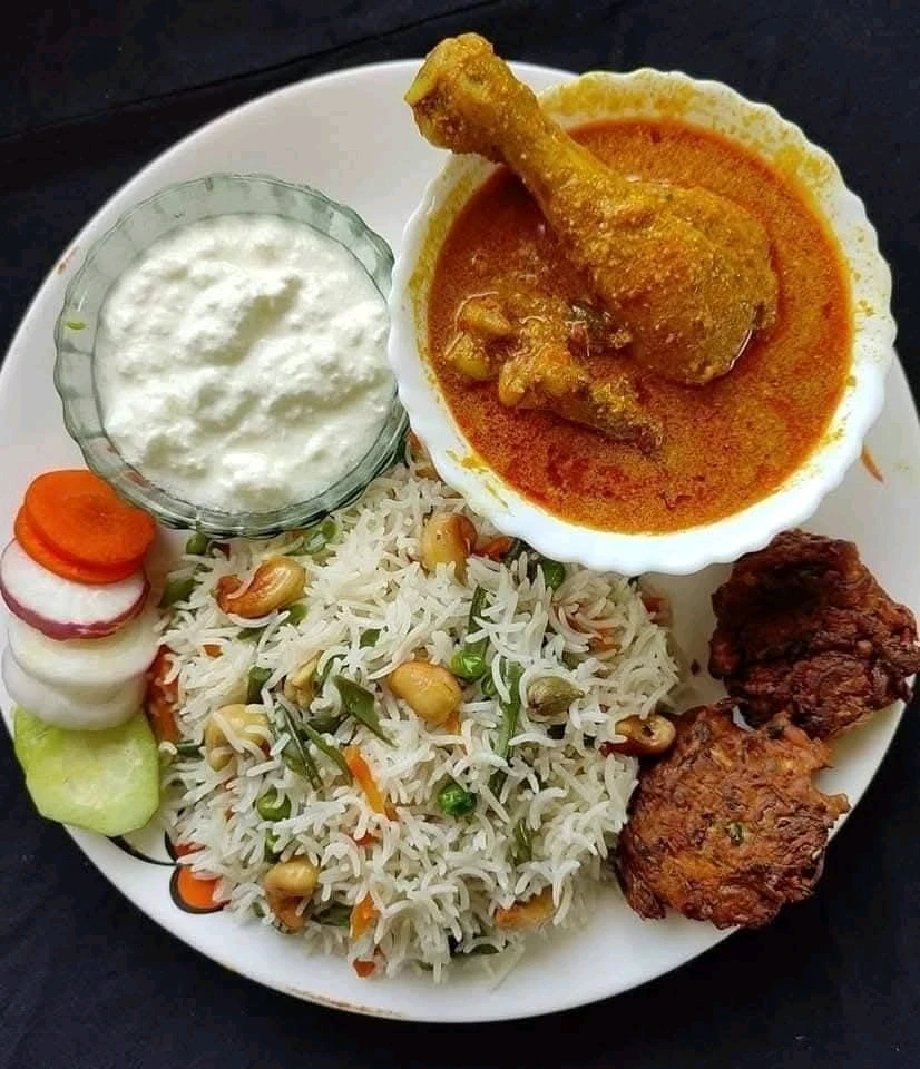 Bengali Pulao with Chicken Kosha & Shrimp pakoda😋