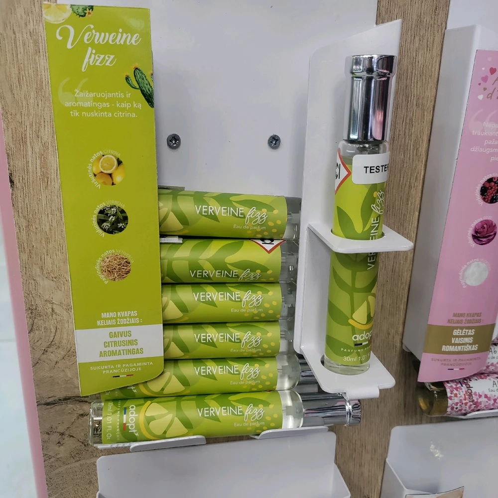 From the description in English I pretty much wanted to buy this Eau de parfum, but when I tried it at the store it was just way too intense for my personal preference.