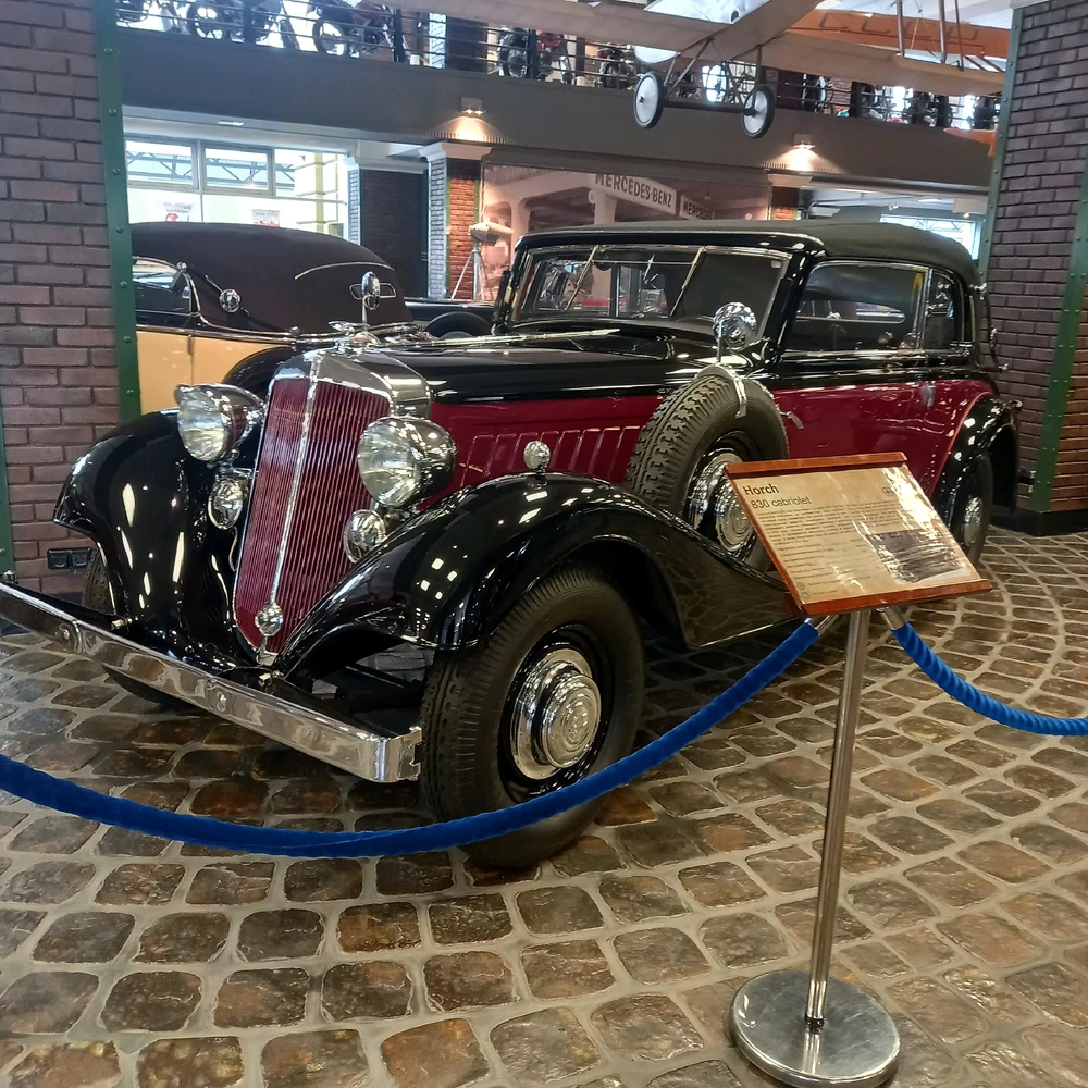 Посетил музей