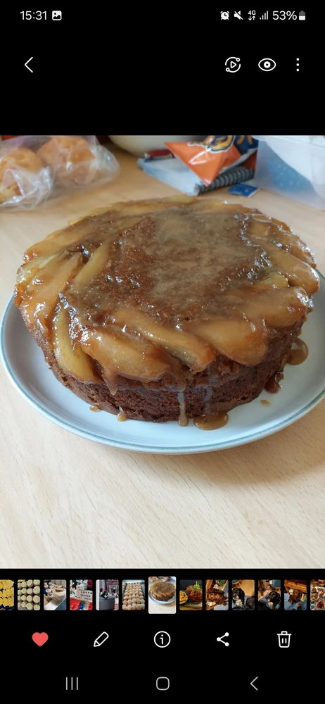 Whisky caramel apple cake