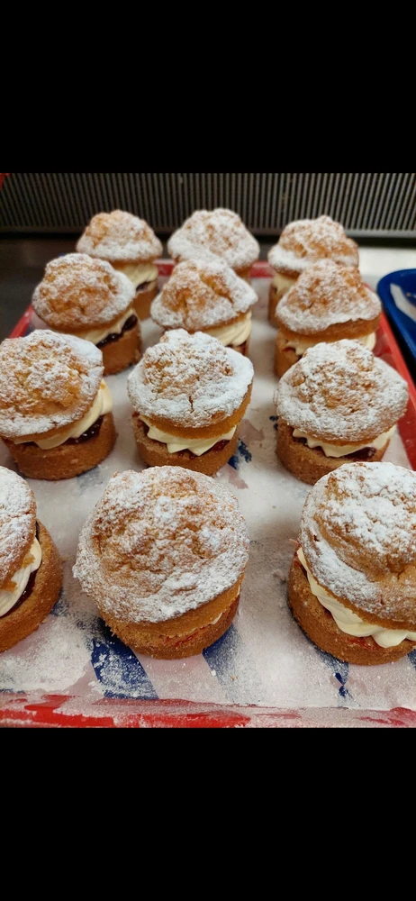Mini Victoria sponges
