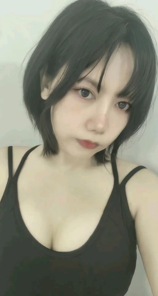 GIF uploaded by Jiji