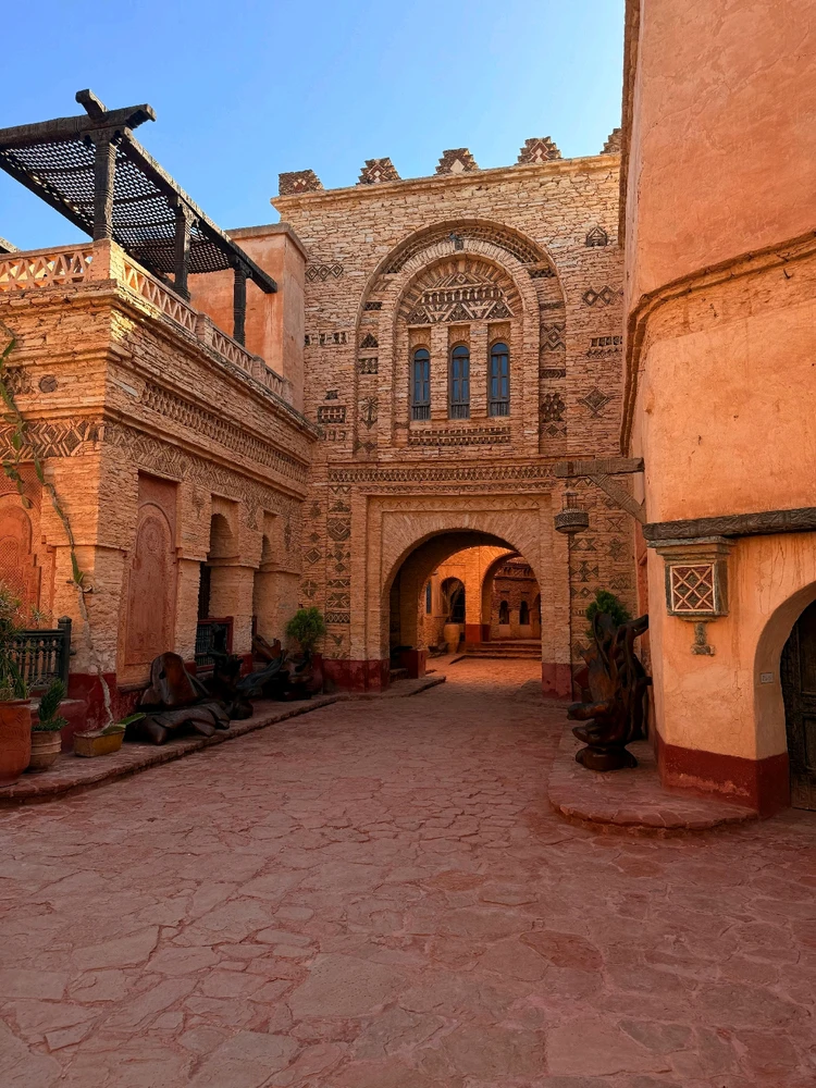 Attēlu augšupielādēja Hakim