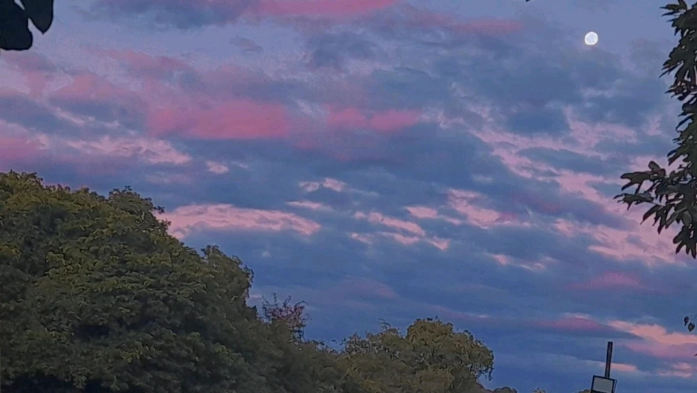 E tão lindo o final da tarde e o céu fica dessa cor