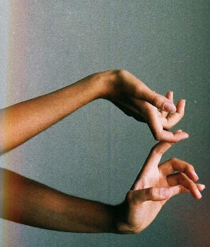 GIF uploaded by ✨🪞 𝓘𝓼𝓵𝓪 🌷🤍