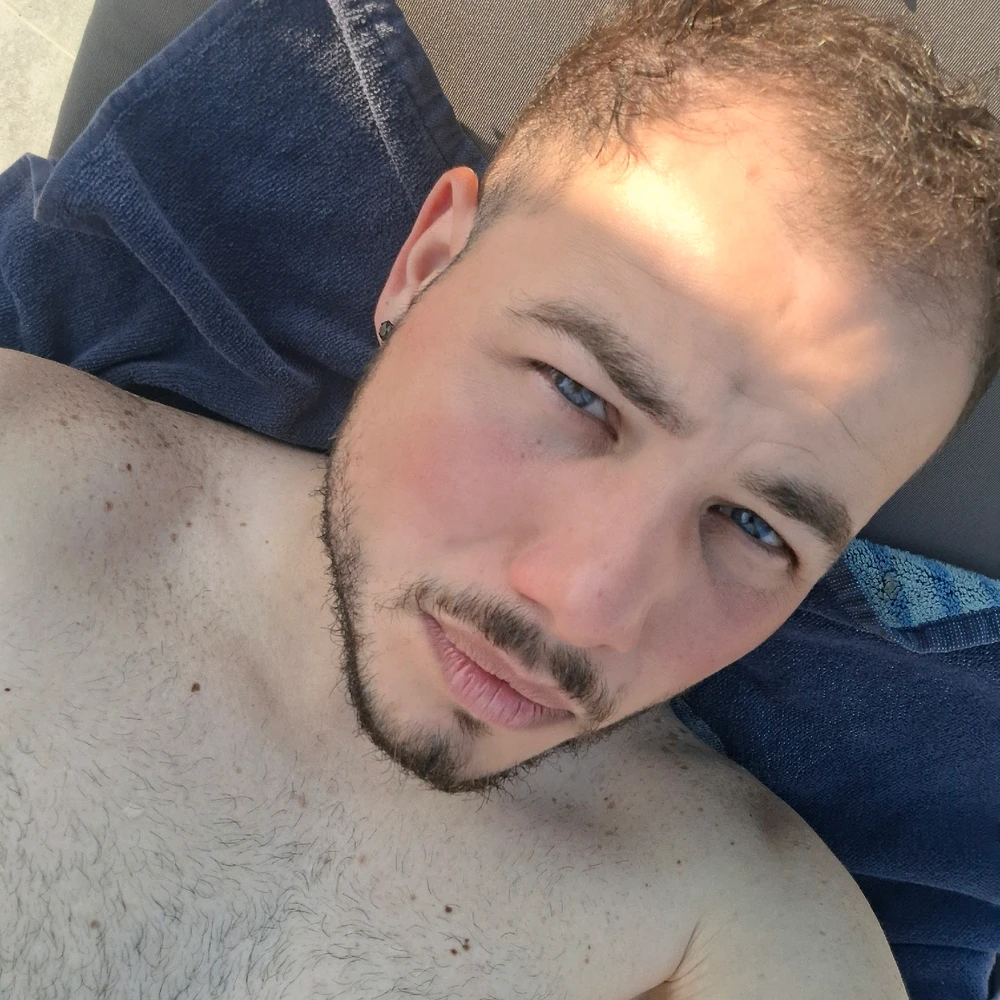 Hades tarafından yüklenen GIF