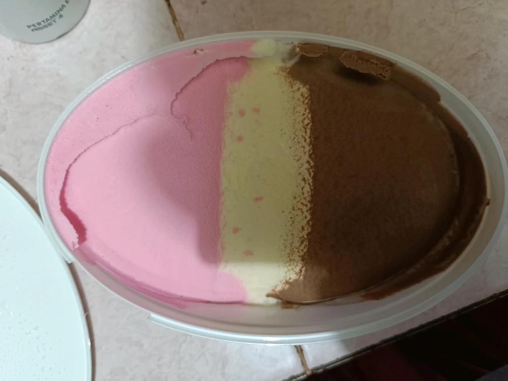 GIF diunggah oleh ®