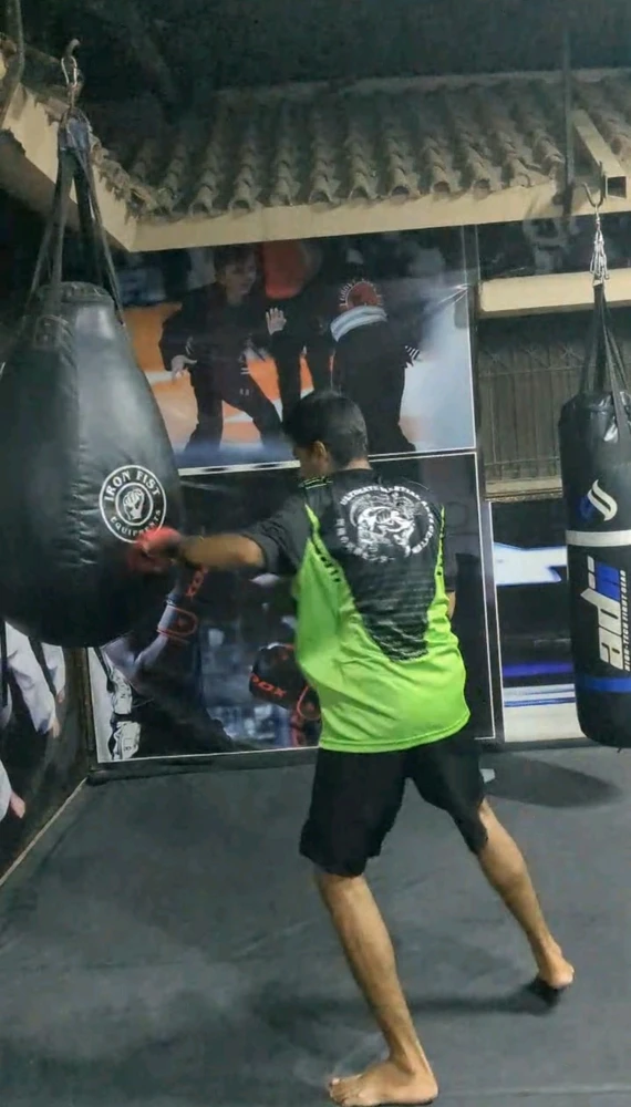 GIF gi-upload ni Aneeb austin