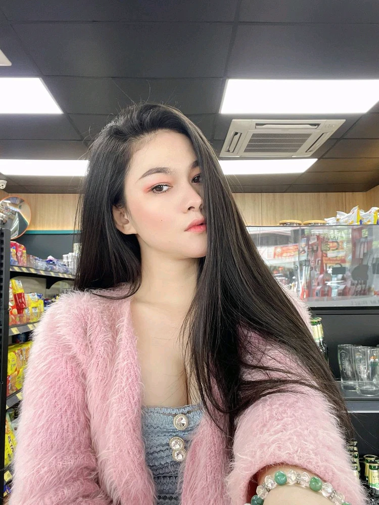 GIF uploaded by Amelia