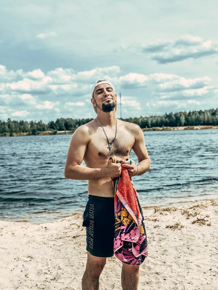 GIF загрузил Артём