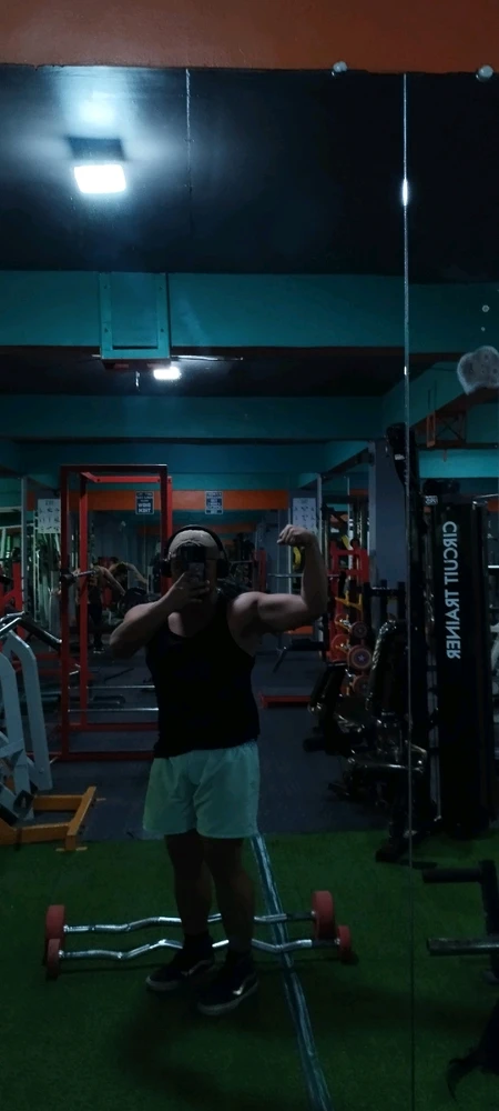 GIF na in-upload ni Ariel Mike limbaga