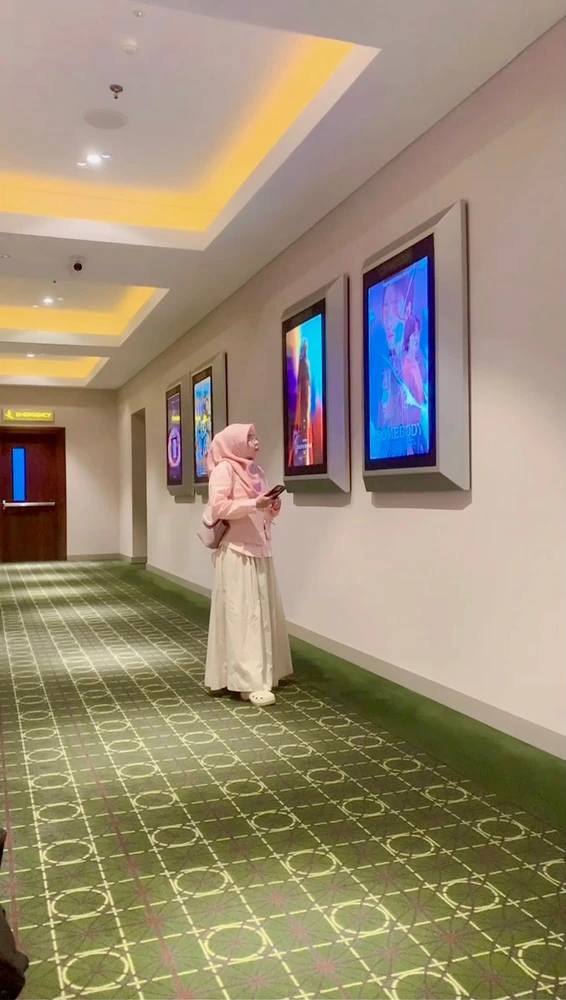 GIF diunggah oleh Ana