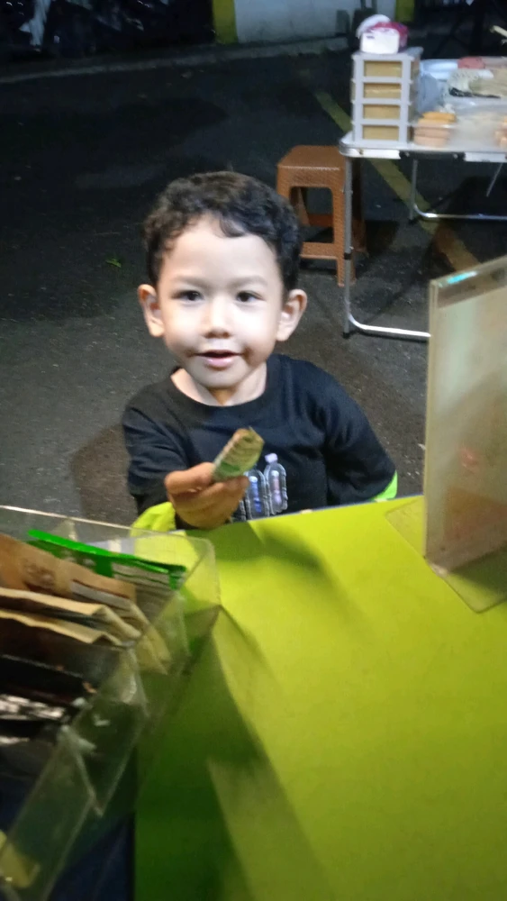 GIF diunggah oleh Raven