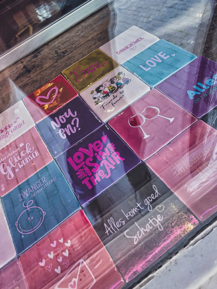 Mood…
…kunterbunt mit Wünschen verbunden!
Throwback:
Window Shopping 🛍️ im Herzen von Venlo.
Es war ein schöner Tag. 💖