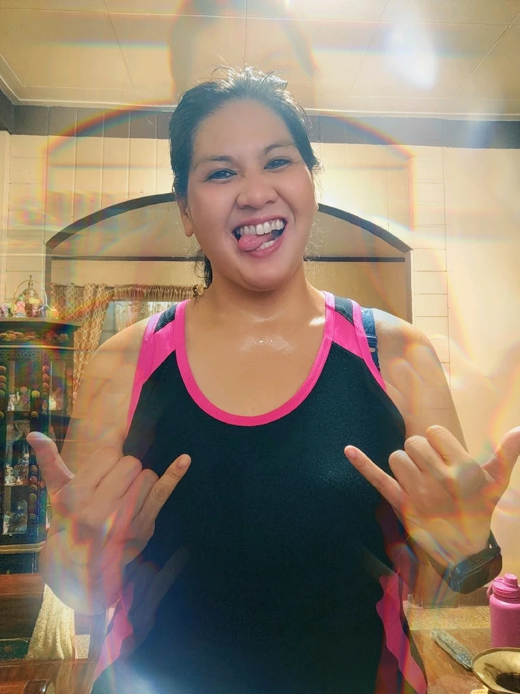 GIF tso los ntawm Maria