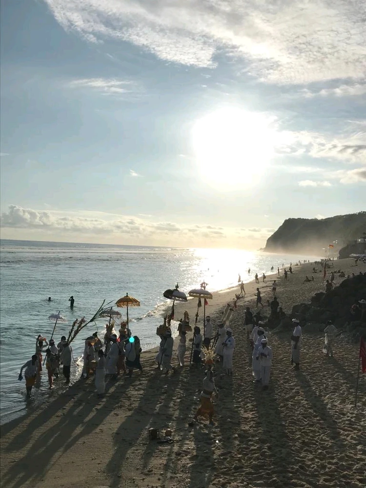 GIF diunggah oleh amaliah