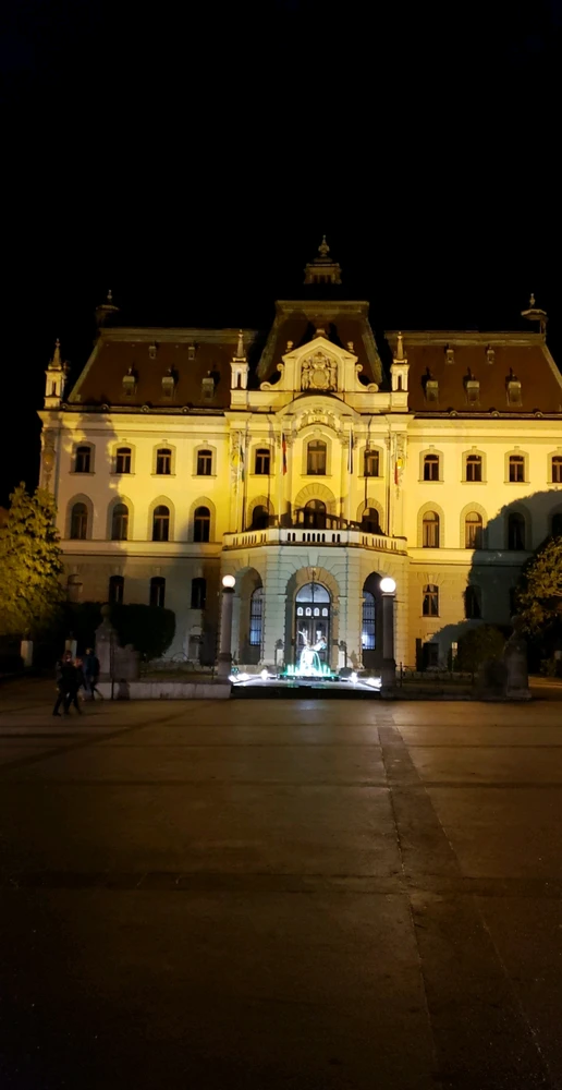 Just a bunch of pictures 🗺🌎

Guess where?