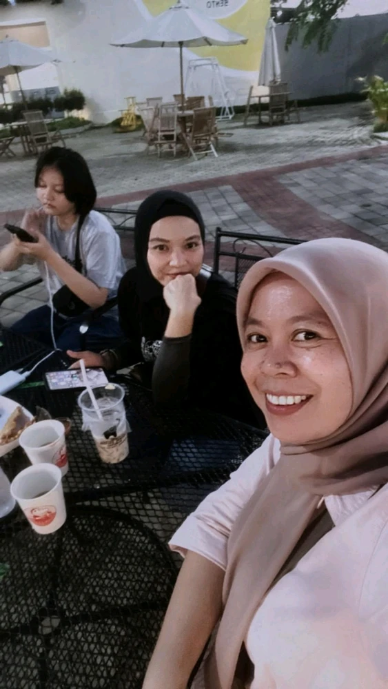 GIF uploaded by Sari