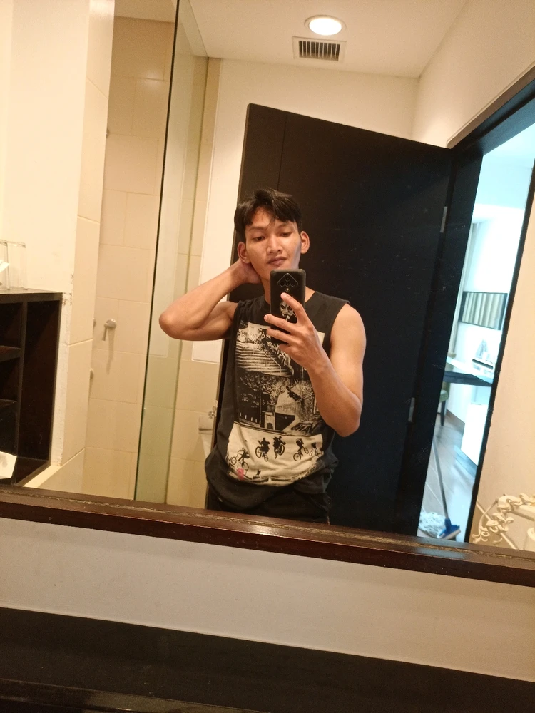 GIF diunggah oleh Maulana