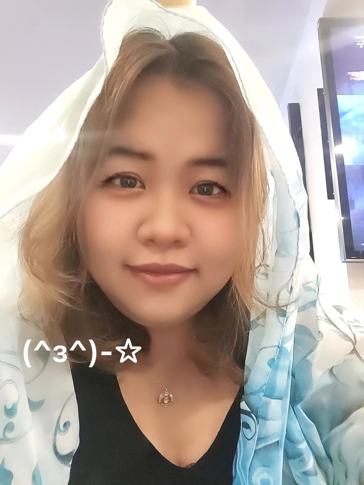 GIF được Tracy Nguyễn tải lên