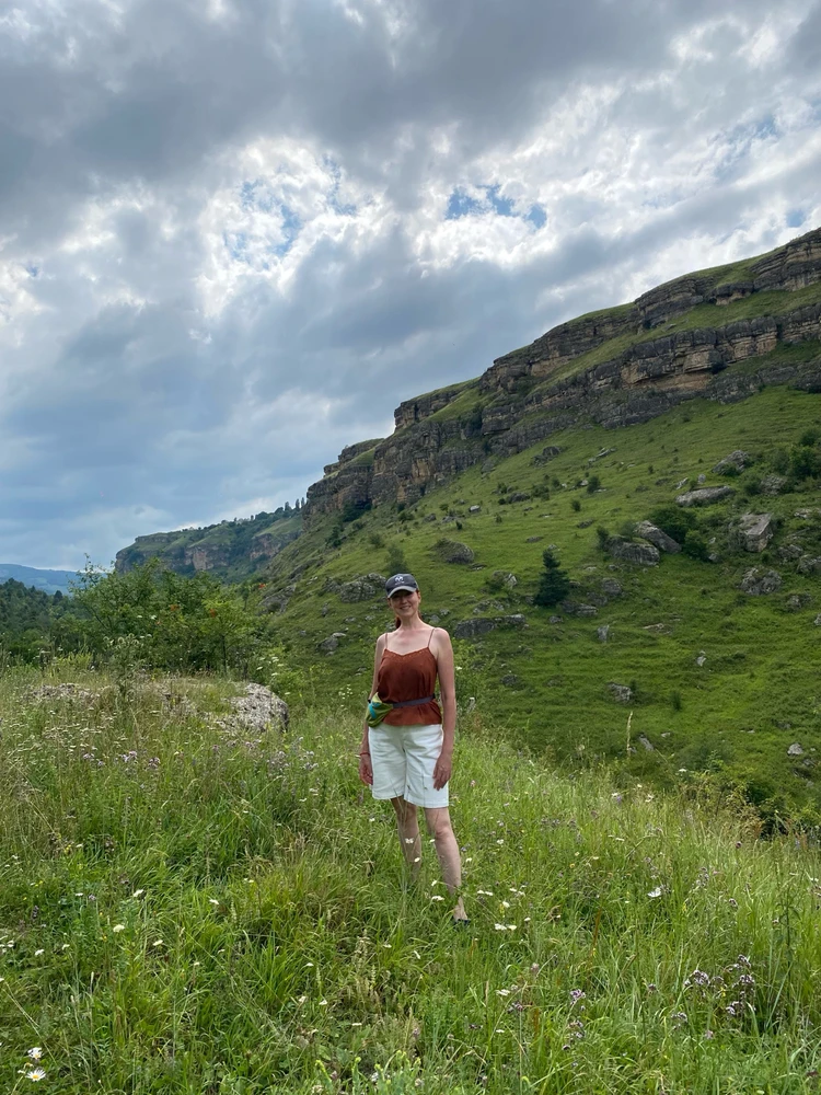 Спасались от жары прогулкой по ущелью вдоль реки