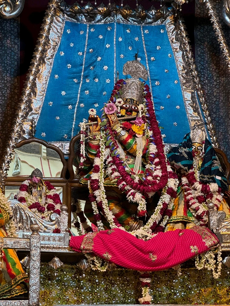 GIF diunggah dening Lavish