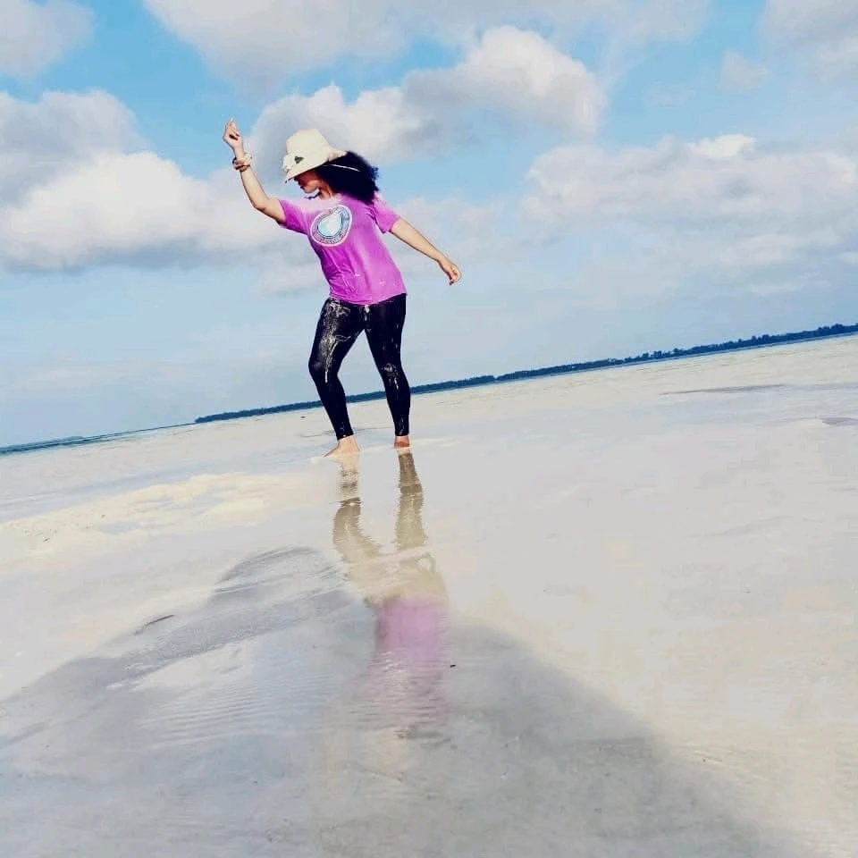 GIF diunggah oleh Astri