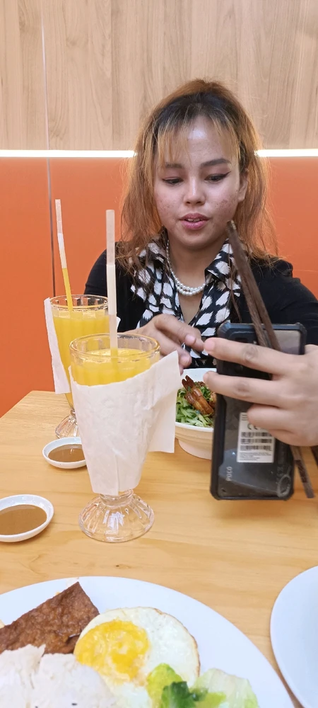 GIF na in-upload ni Kim Jason Avila Chua