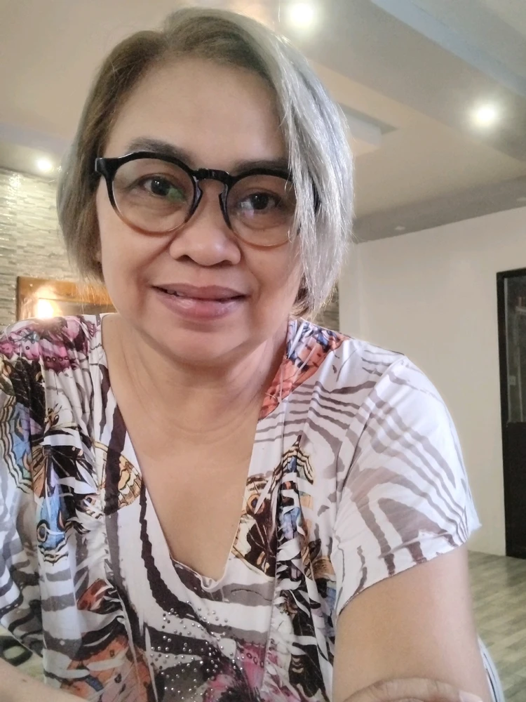 GIF na in-upload ni Maria Jhu