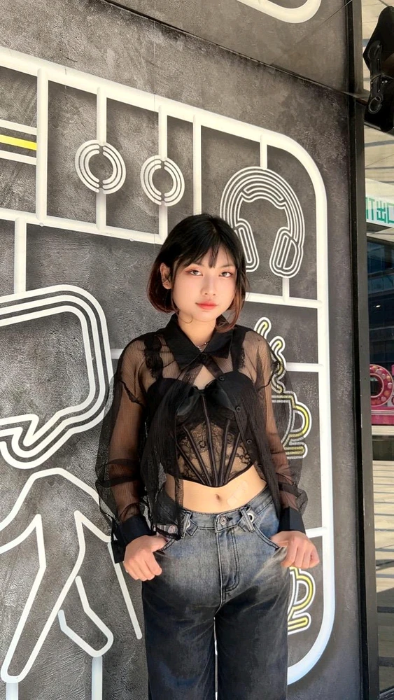 my new friends really good of taking pic of me😭😭😭