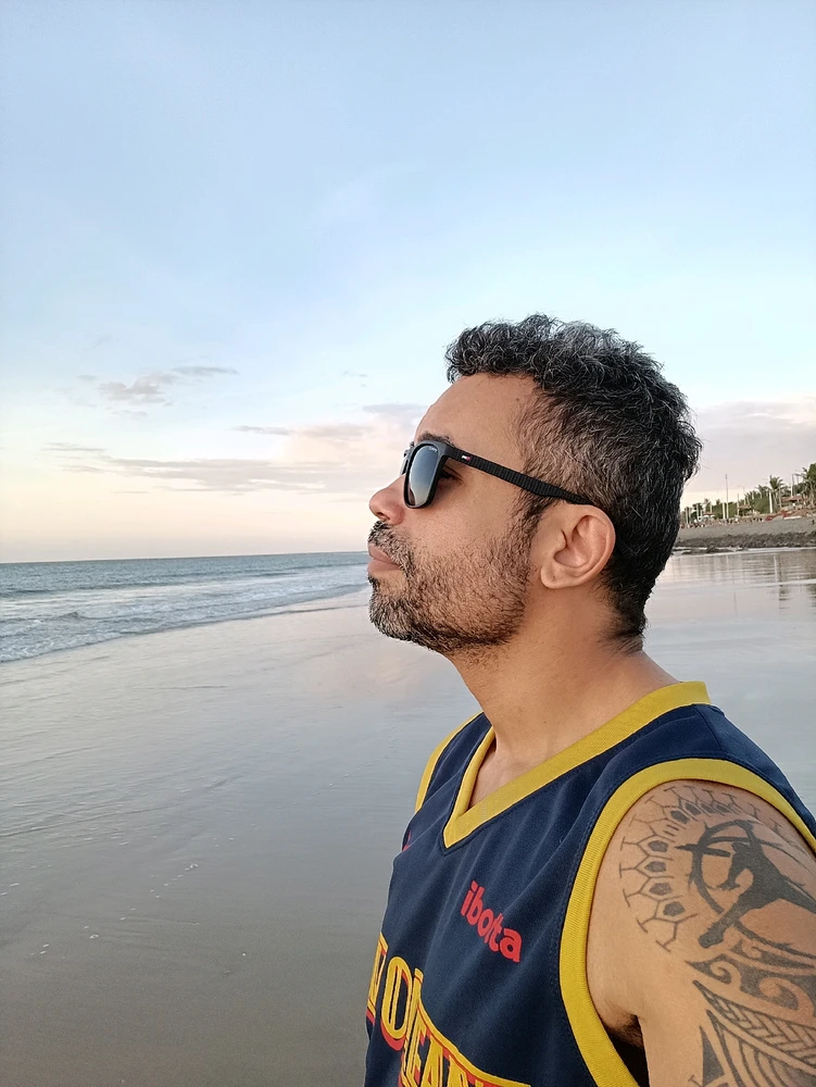 GIF uploaded by Alex Sandro