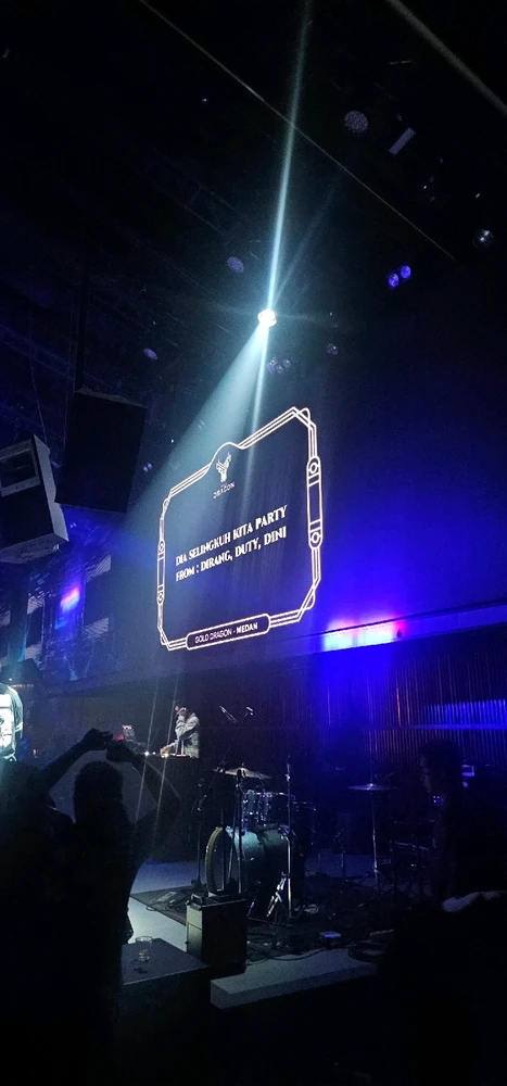 GIF diunggah oleh Langit