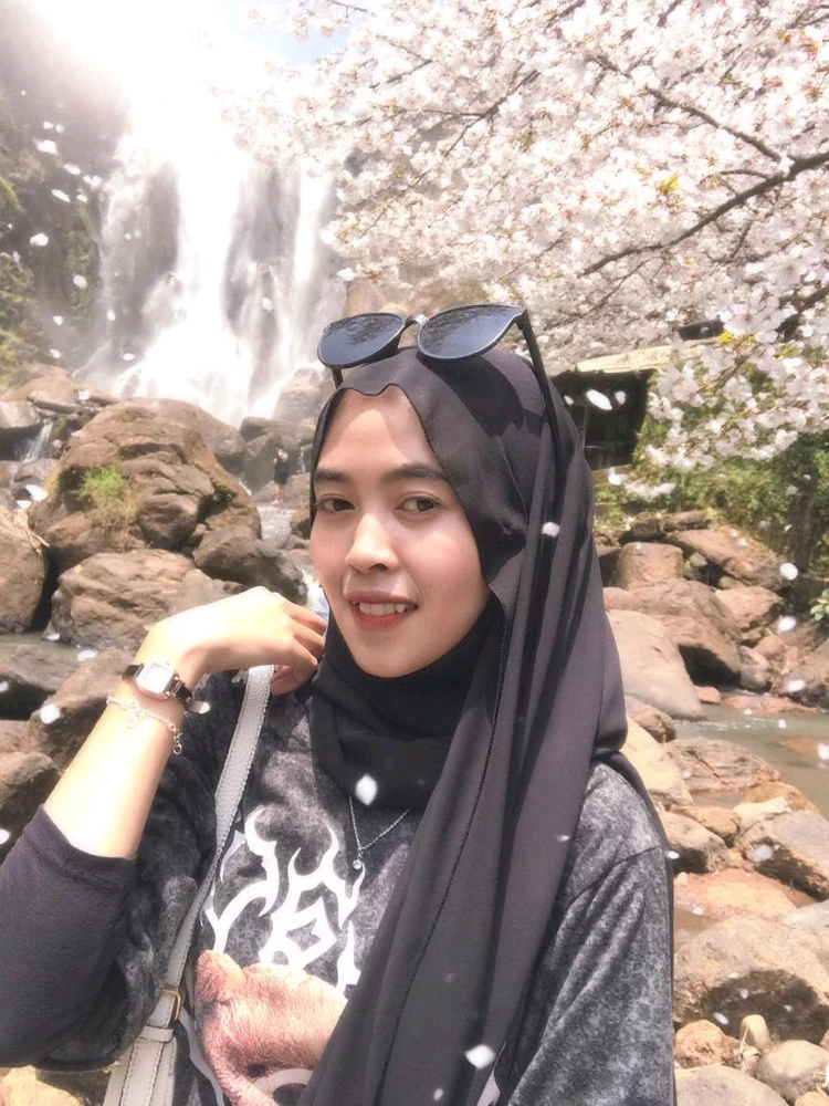 GIF uploaded by Riyaa