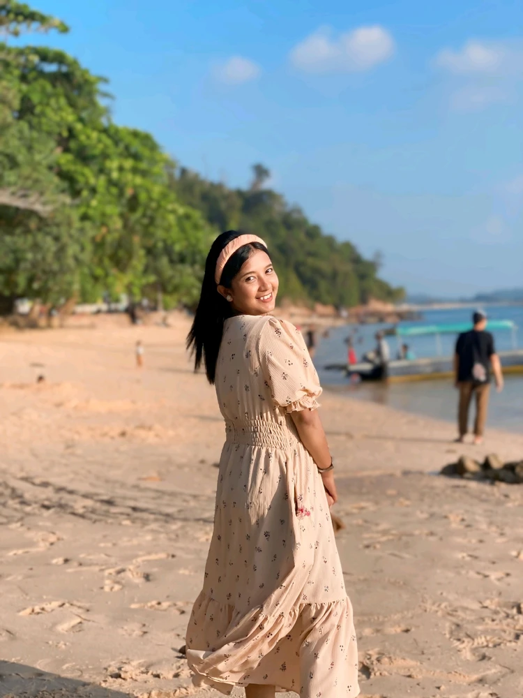 GIF diunggah oleh Agnes Vathasa