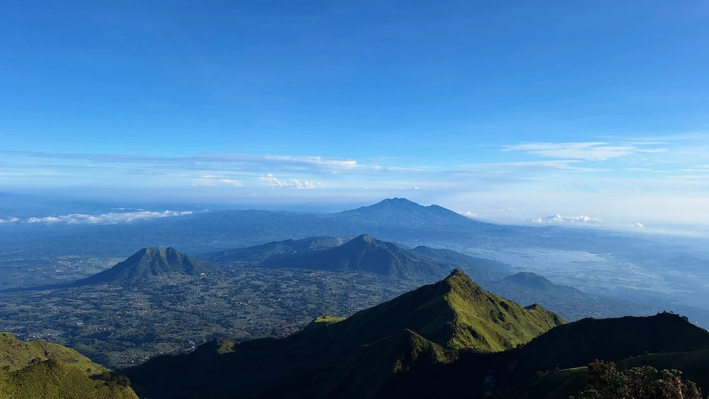 From Merbabu Mountain, you can see several mountains.