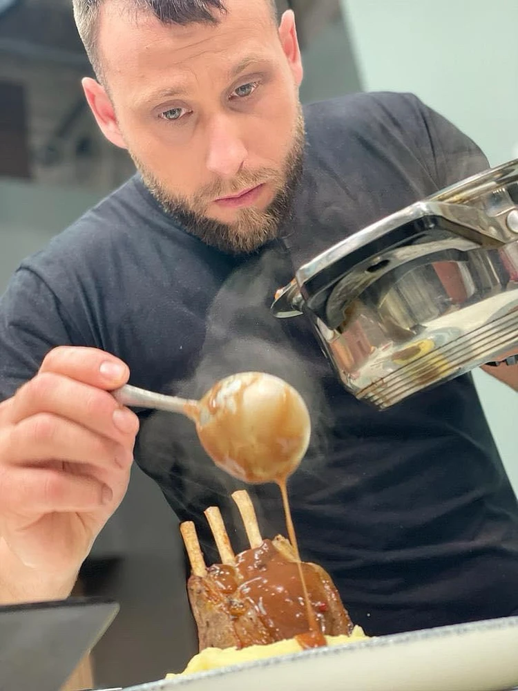 GIF tso los ntawm Nikola