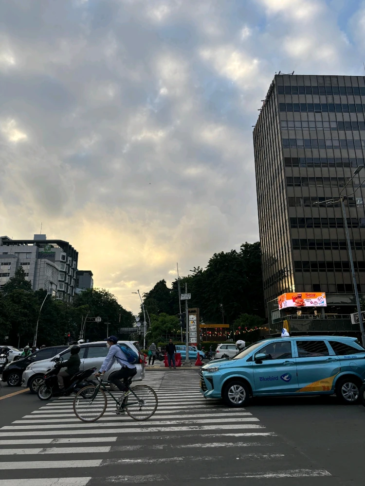 GIF diunggah oleh Tina