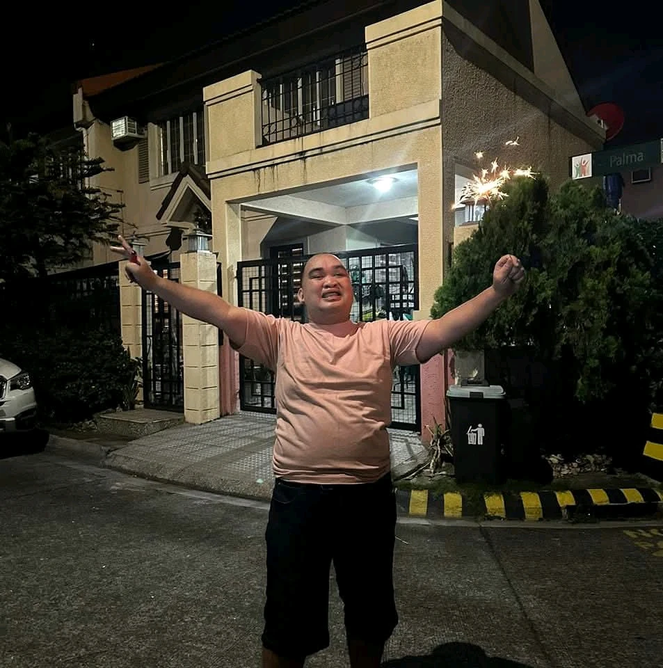 Duab xa los ntawm Attorney John eley Louis castillo